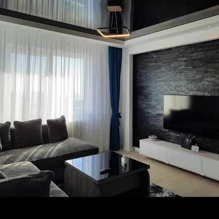 Elegant With Sea View In Moonlight Mamaia