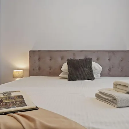 Elegant With Sea View In Moonlight Apartment Mamaia